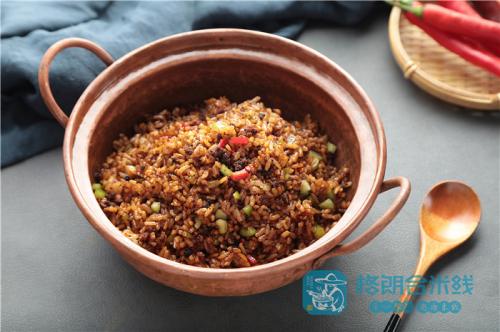 格朗合米线店黑三剁铜锅焖饭菜品图片 格朗合米线店黑三剁铜锅焖饭菜品图片